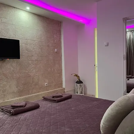 Rose Apartment *